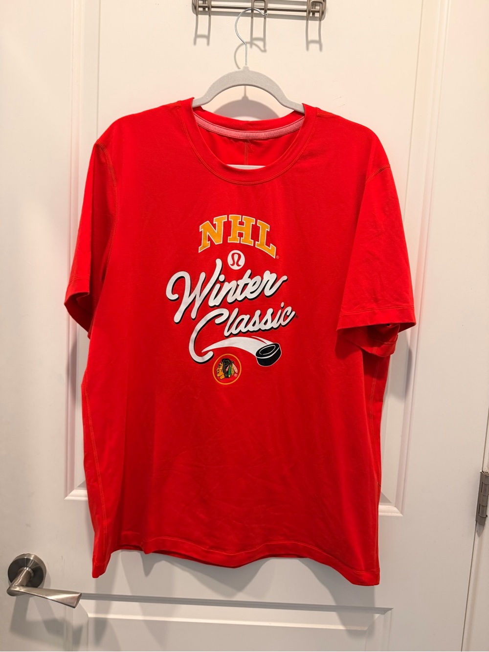 Lululemon Men's Chicago
Blackhawks True Red 2025
NHL Winter Size L
